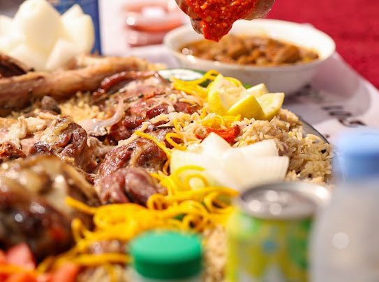 بيت الحنيذ يجمع لكم الطعم الطيب في كل لقمه👌🏻😋
 
حياكم في فروعنا في الرياض 📍😉