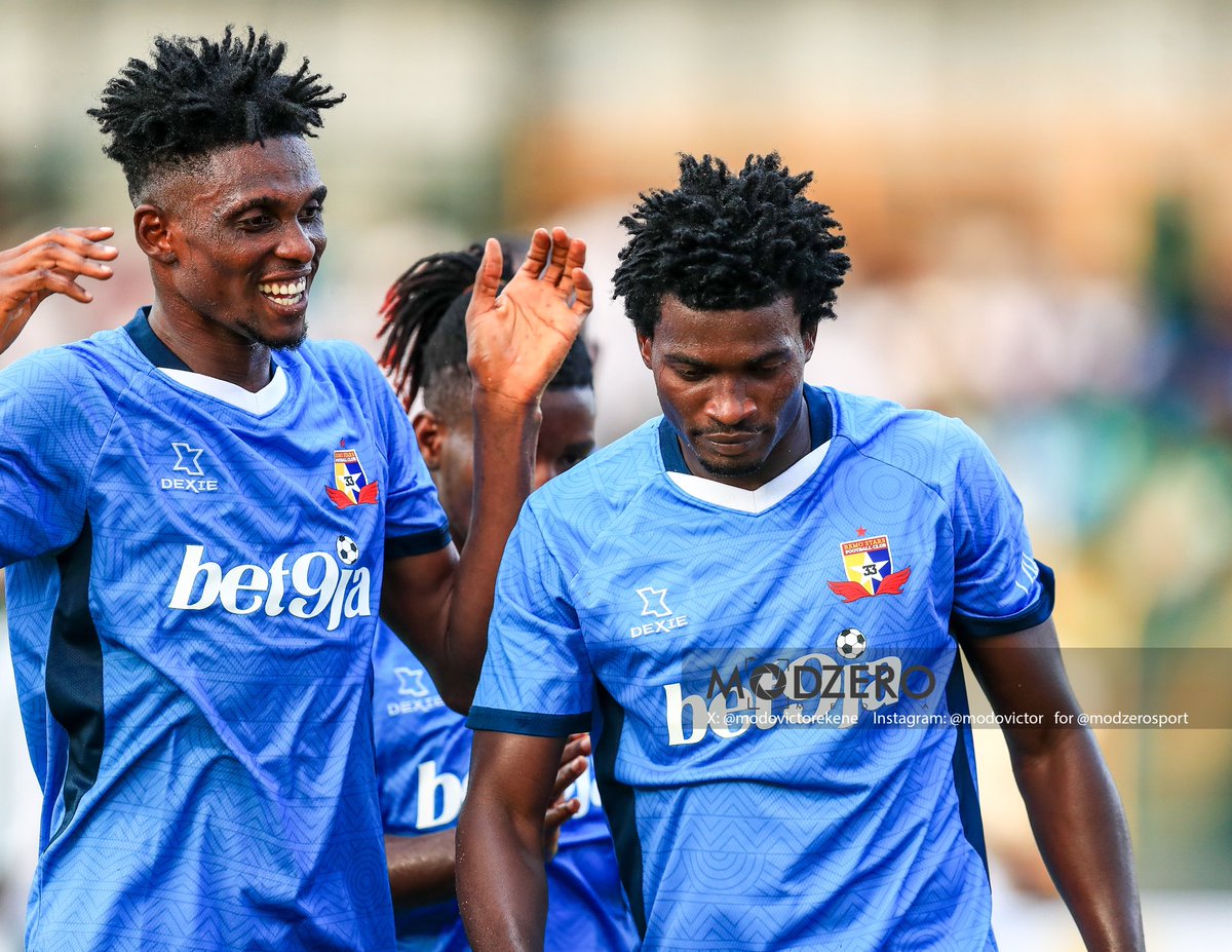 Modzerosport's tweet image. FULL TIME

Live

Remo 4-0 US Zilimadjou 

Samson Olasupo

@RemoStarsSC vs US Zilimadjou in @CAF_Online @CAFCLCC qualifying round 

Photo: @modovictorekene for @Modzerosport 

Cc @CAF_Media