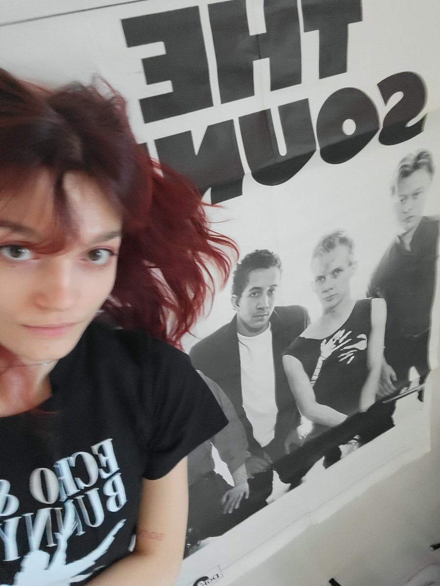 salon du disque à rouen j'ai trouvé une affiche immense de The Sound (+ moi floue for scale)