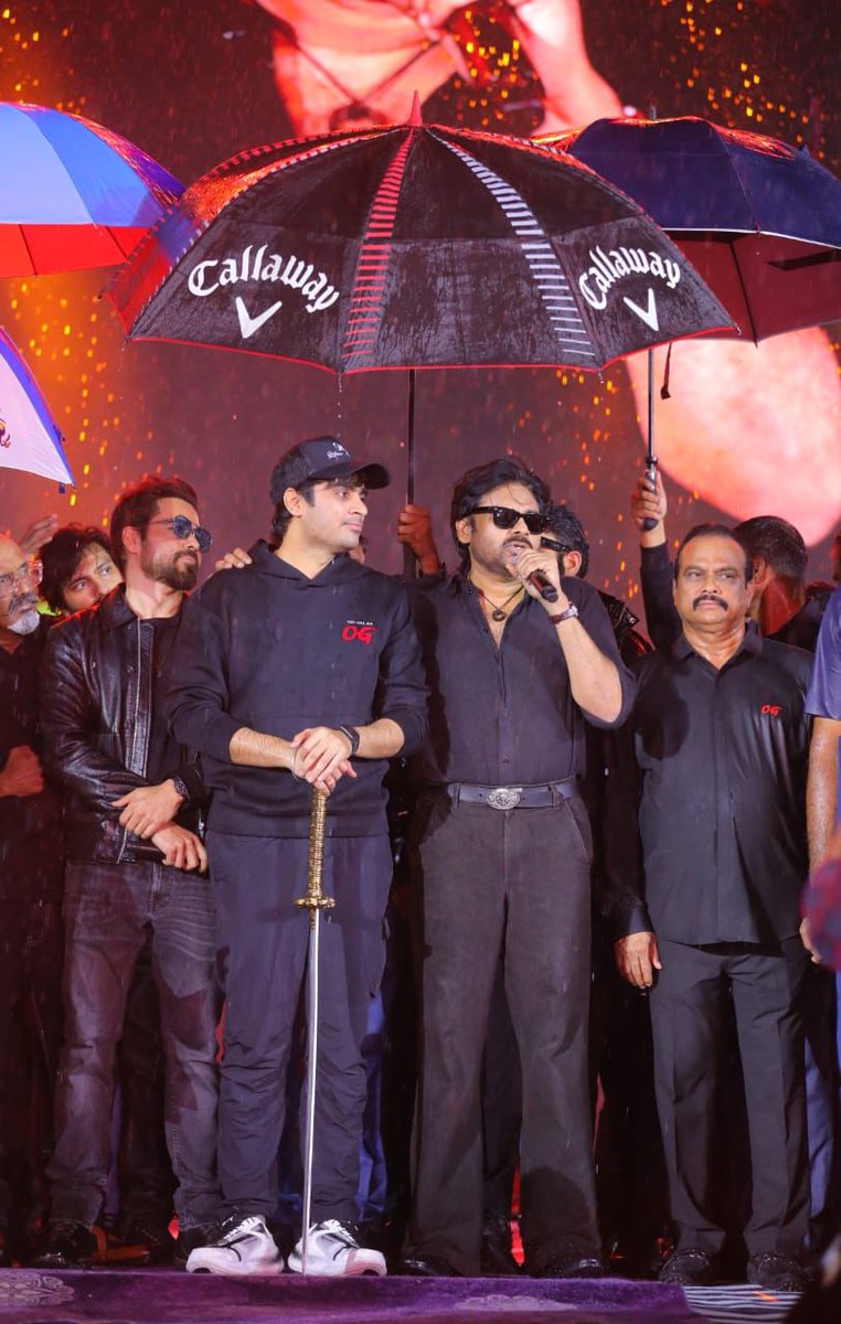 JanaSenaParty's tweet image. ‘ఓజీ’ చిత్రానికి సహకరించిన తెలుగు రాష్ట్రాల ముఖ్యమంత్రులకు కృతజ్ఞతలు 

•అభిమానుల ఉత్సాహం మరువలేనిది 
•చిత్ర దర్శకనిర్మాతలు, నటీనటులు, సాంకేతిక నిపుణులకు అభినందనలు 

‘ఓజీ’ చిత్రానికి సహకారం అందించిన ఆంధ్ర ప్రదేశ్ రాష్ట్ర గౌరవ ముఖ్యమంత్రి శ్రీ @ncbn గారికి, తెలంగాణ రాష్ట్ర గౌరవ…