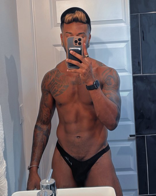 Watch your fave kuya 🇵🇭's leaked NSFW photo on TwXstars