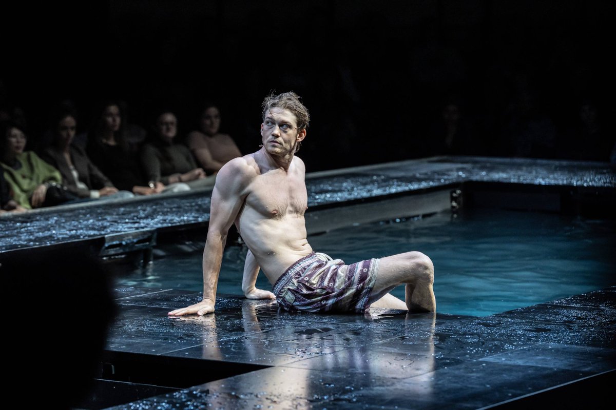 "You know she loves a Cornish boy, she enjoys nights in Penzance, Redruth in the afternoon" Theatre review: The Lady from the Sea partially-obstructed-view.blogspot.com/2025/09/theatr…