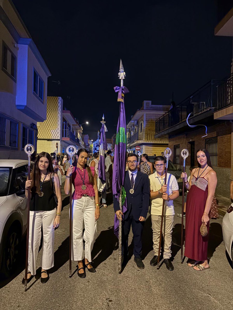 SANTA CRUZ | Ayer, una representación del Grupo Joven de la Hermandad, asistió a la procesión de la Santa Cruz de nuestra querida <a href="/sagradacena2h/">Sagrada Cena D.H.</a> .
¡Futuro de nuestras hermandades!