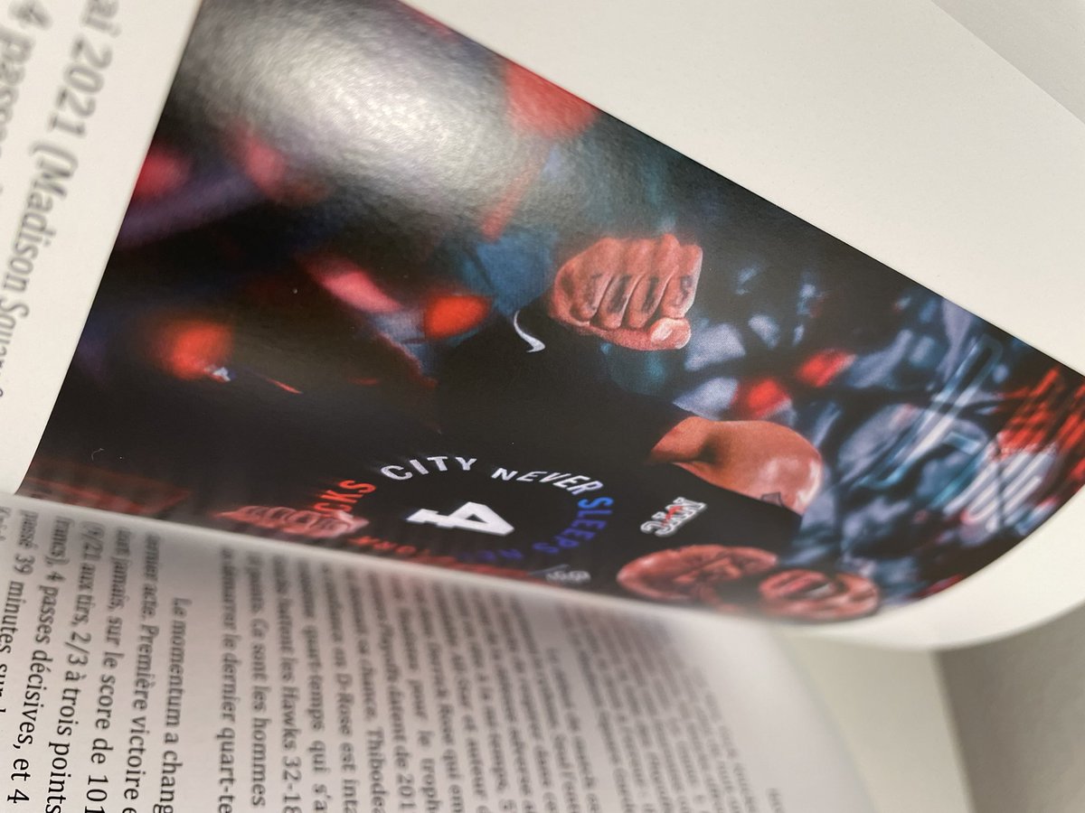 DesignerDrose's tweet image. C’est la rentrée, il ne fait pas beau … quoi de mieux que de lire un livre ?

L’année dernière je sortais « RESILIENCE VOLUME I », et il est toujours dispo ! 50 chapitres, chacun étant un moment important de la carrière du MVP 2011 et ayant un design ! 

Ça vous dit ? 🌹🔥💯