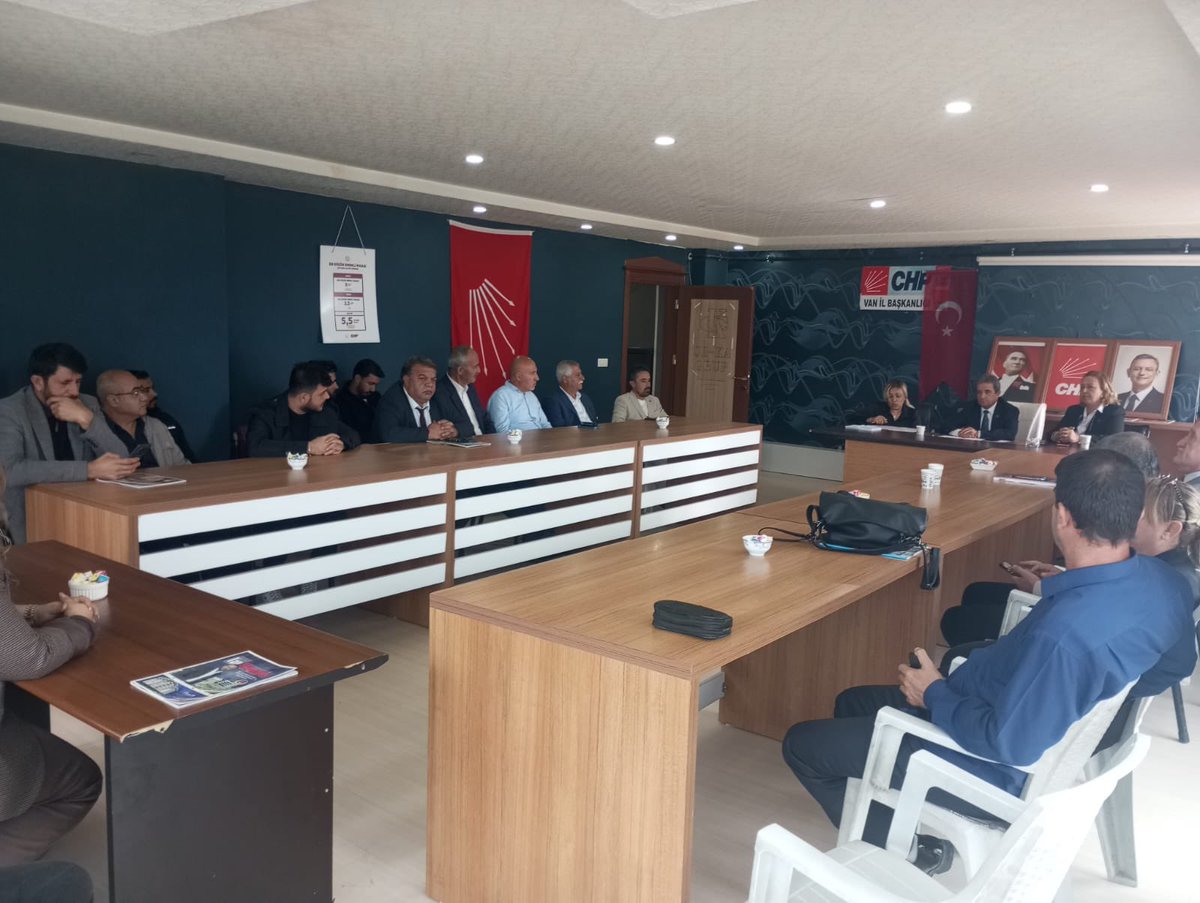 Edremit ilçe   Başkanlığı görevine yeniden seçilmiş olmanın onurunu yaşıyorum.
Bu kutlu göreve beni yeniden layık gören tüm teşkilat mensuplarımıza ve dava arkadaşlarıma teşekkür ederim.
#BirlikteGüçlüyüz #Teşekkürler #van