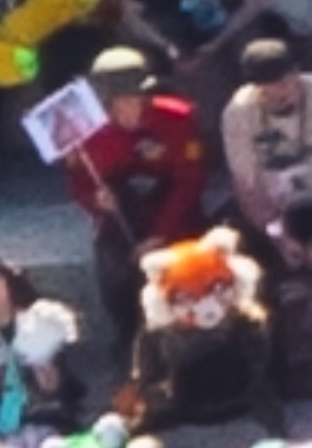 MetaRedPanda's tweet photo. He's right behind me, isn't he..😭
I can hear the music..
#WrFW #furryfandom https://t.co/TO4zUi5sUg