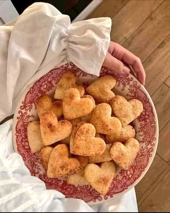 -

.
.
.

"الإنسَان الصَّامِت ، نَضُجَ أكثَر مِنَ اللَّازِم
أمَّا الثَّرثَار ، لَم يَدْخُلْ الفُرنَ بَعد .."🤍

.
.
.