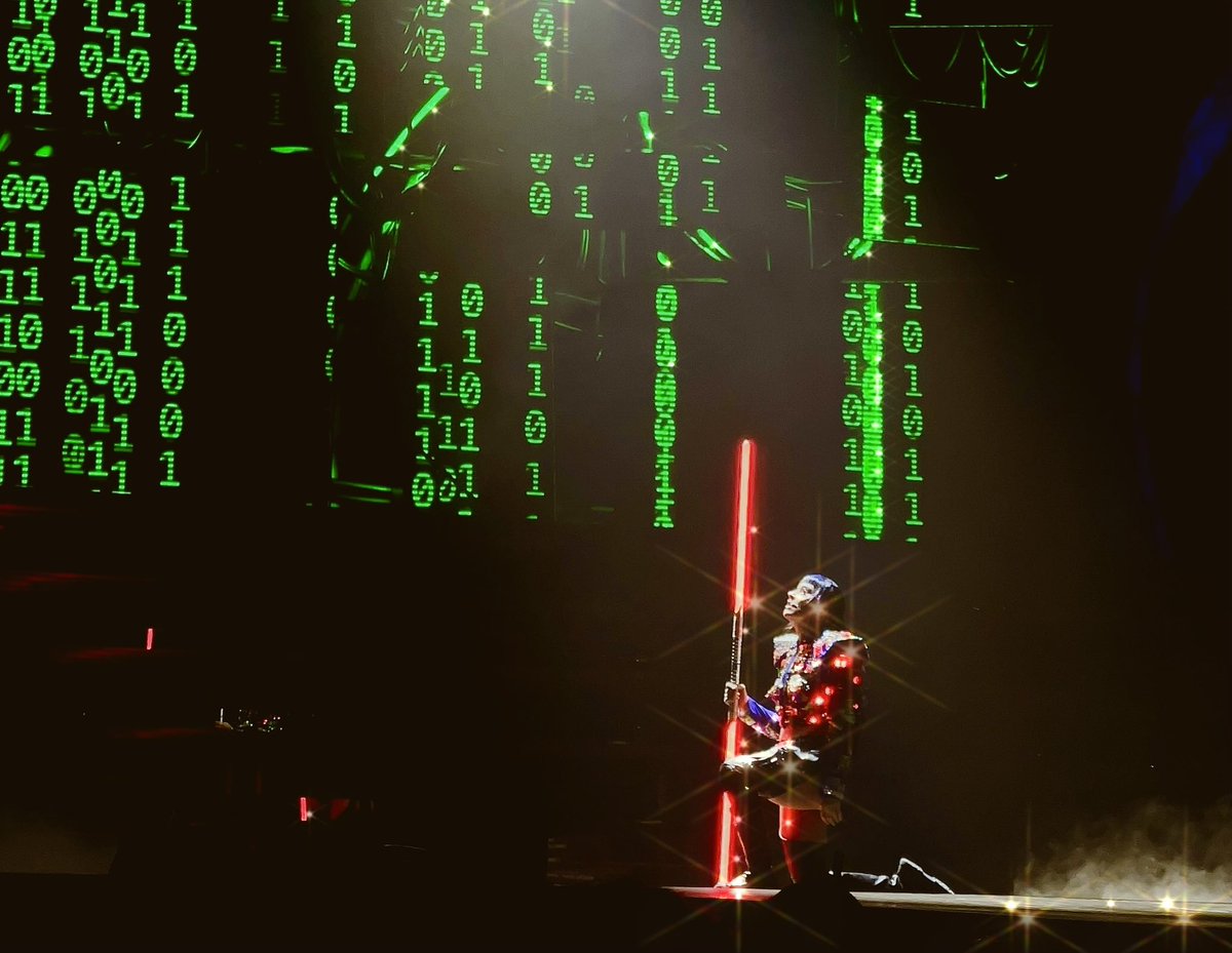 assis_vitchu's tweet photo. com fomo de lifetimes tour https://t.co/q4jxFREwTi