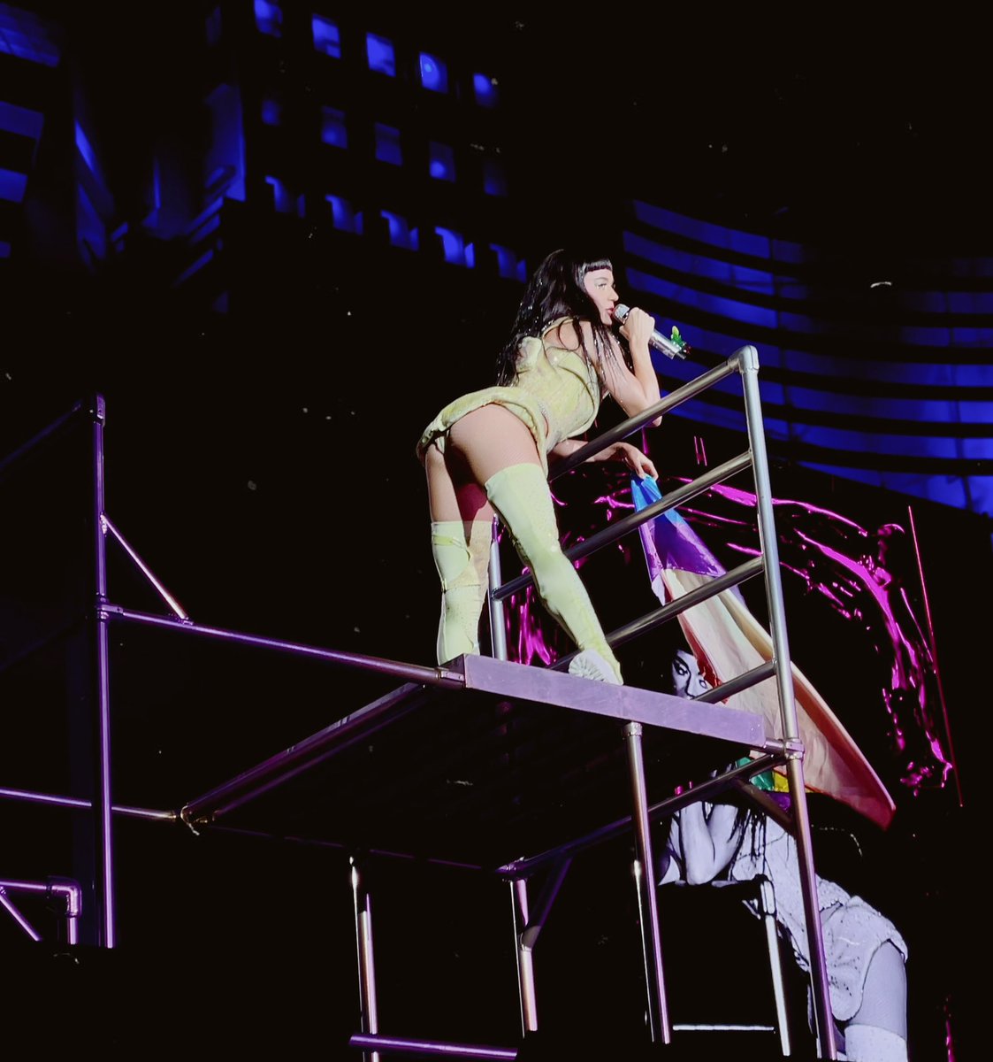 assis_vitchu's tweet photo. com fomo de lifetimes tour https://t.co/q4jxFREwTi