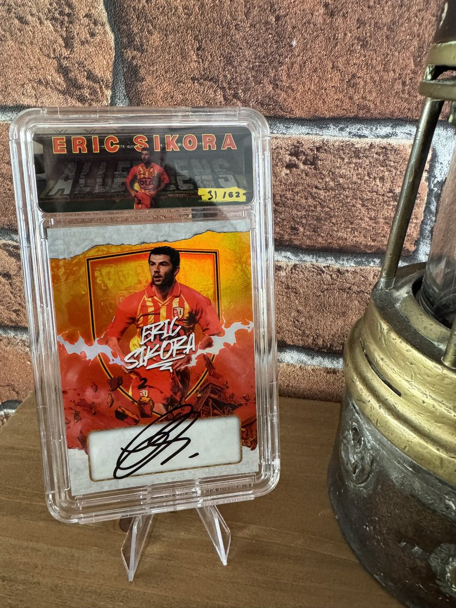 VsxYann21's tweet image. Encore quelques dispo pour un sold-out ! Pour la bonne cause ! Pour l’association CK Run, 35€ avec envoi , 62 exemplaires … n’hésitez pas à RT @addict_cards @Cardslabel @ZetawC @SekkeiSport @Syl_va_No