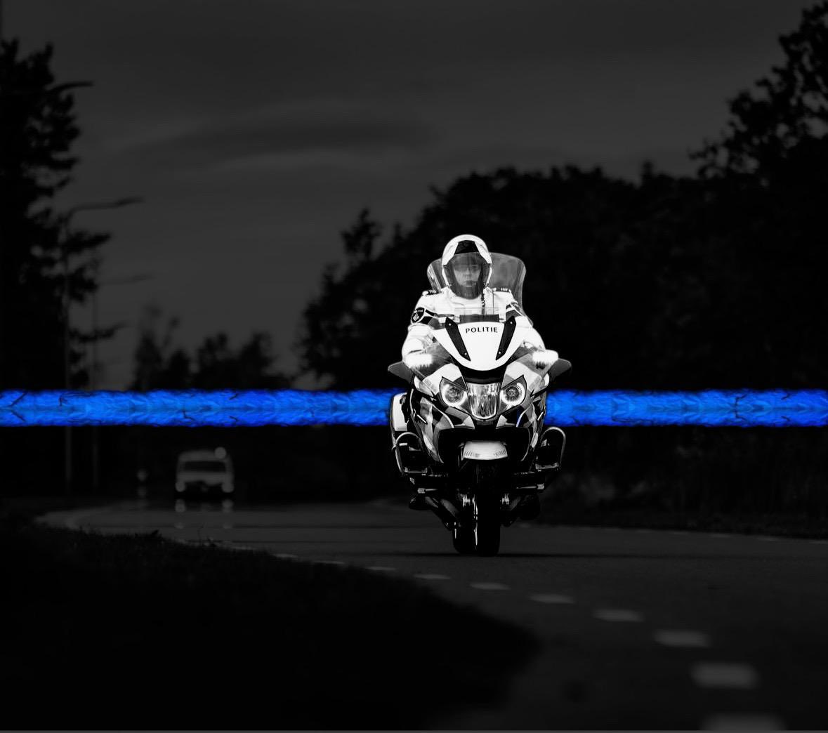 Vanmiddag is in Utrecht één van onze collega’s, een motoragent, betrokken geraakt bij een aanrijding. De collega is daarbij gewond geraakt en naar het ziekenhuis gebracht.

Wij wensen onze collega een spoedig herstel!