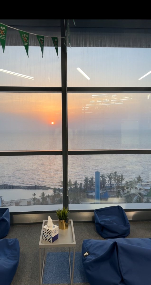 rr2e's tweet image. يوم الأحد 🤍