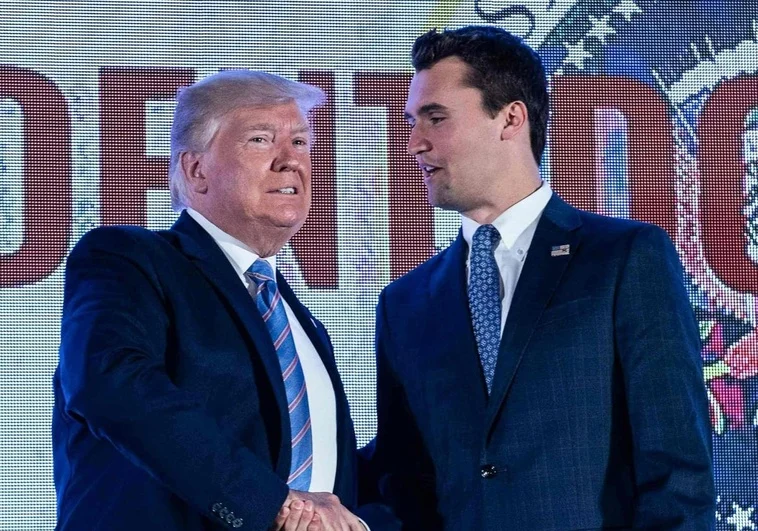 MarioNawfal's tweet image. 🚨🇺🇸 TRUMP TO CLOSE MASSIVE CHARLIE KIRK FUNERAL WITH MEDAL OF FREEDOM

Tens of thousands are in State Farm Stadium for Charlie’s memorial, with a lineup packed with Trump officials, family, and faith leaders.

Here’s the schedule (ET):

🕚 11:00–2:00 | Worship &amp;amp; tributes with…