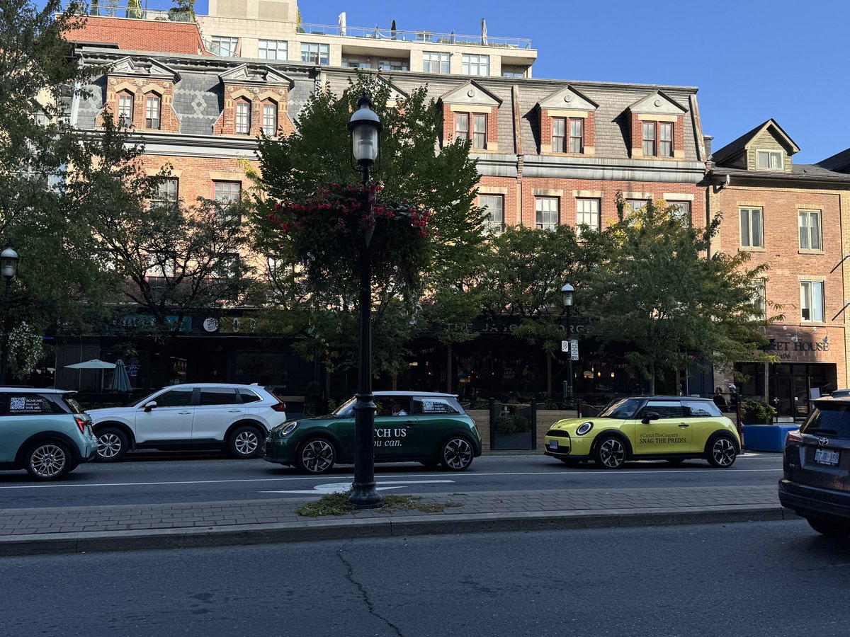 I’m a <a href="/MINICanada/">MINI Canada</a> super fan ❤️ and spotted them doing #CatchTheCoopers promotion 🚘 at <a href="/StLawrenceMkt/">St. Lawrence Market</a>. Please pick me to win the grand prize! 🏆