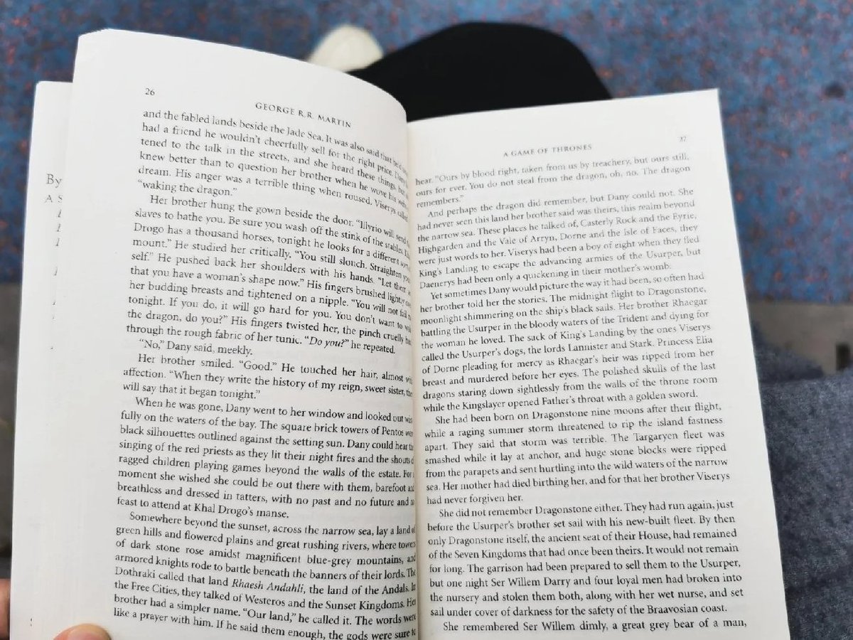 どの本も、別の世界への橋渡しです。📚✨