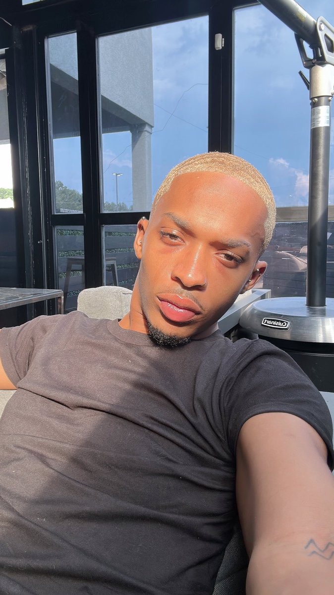 👱🏽‍♂️