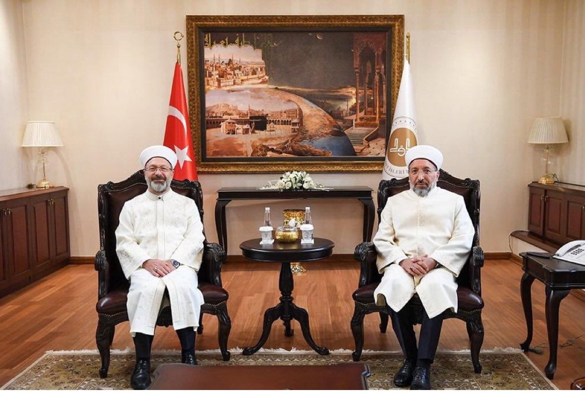 Diyanet İşleri Başkanlığı görevine atanan Sayın hocamız Safi Arpaguş beyefendiye başarılar diliyorum. Yine bu makamda uzun yıllar değerli hizmetler yapan hocamız Ali Erbaş @dibalierbas beyefendiye’de emeklerinden dolayı teşekkür ediyorum.