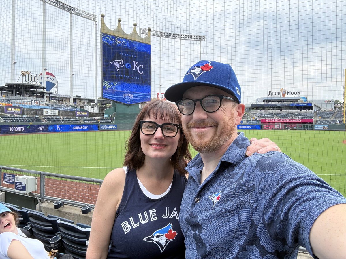HERE WE ARE ❤️❤️❤️⚾️

(my daughter R4 with the photobomb)

#BlueJaysDad50thBirthdayCelebrationinKansasCity