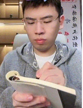 记下来：奶茶不能喝大杯，会睡不着…
（小杯应该能睡着？