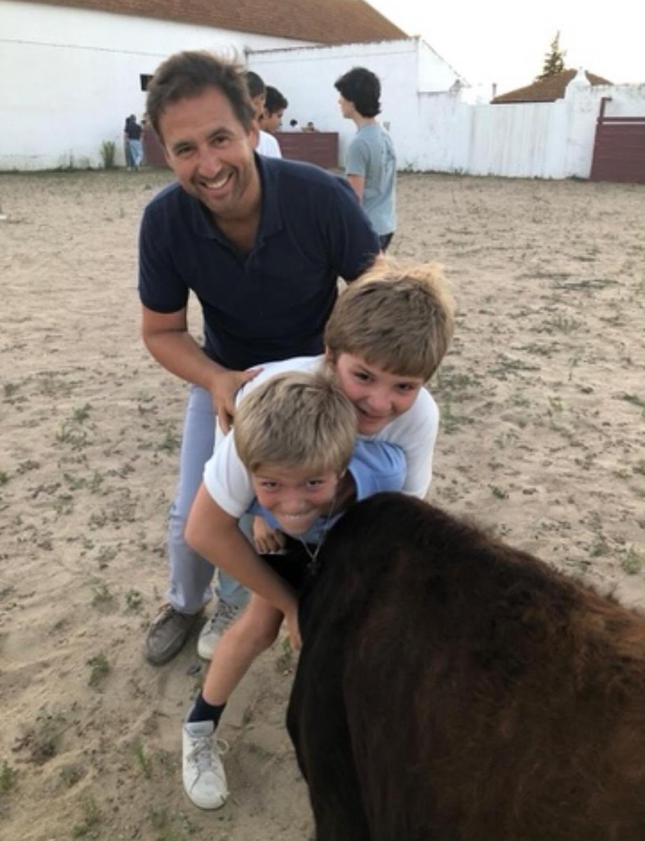 Pedro_Frazao_'s tweet photo. Paulo, estás bem? Até os meus filhos de pequenos já estão ensinados a pegar com mais peso do que isso… Mas vá, força aí, campeão! #ForçaPaulo #TreinoLight https://t.co/AoyKDNRcPg