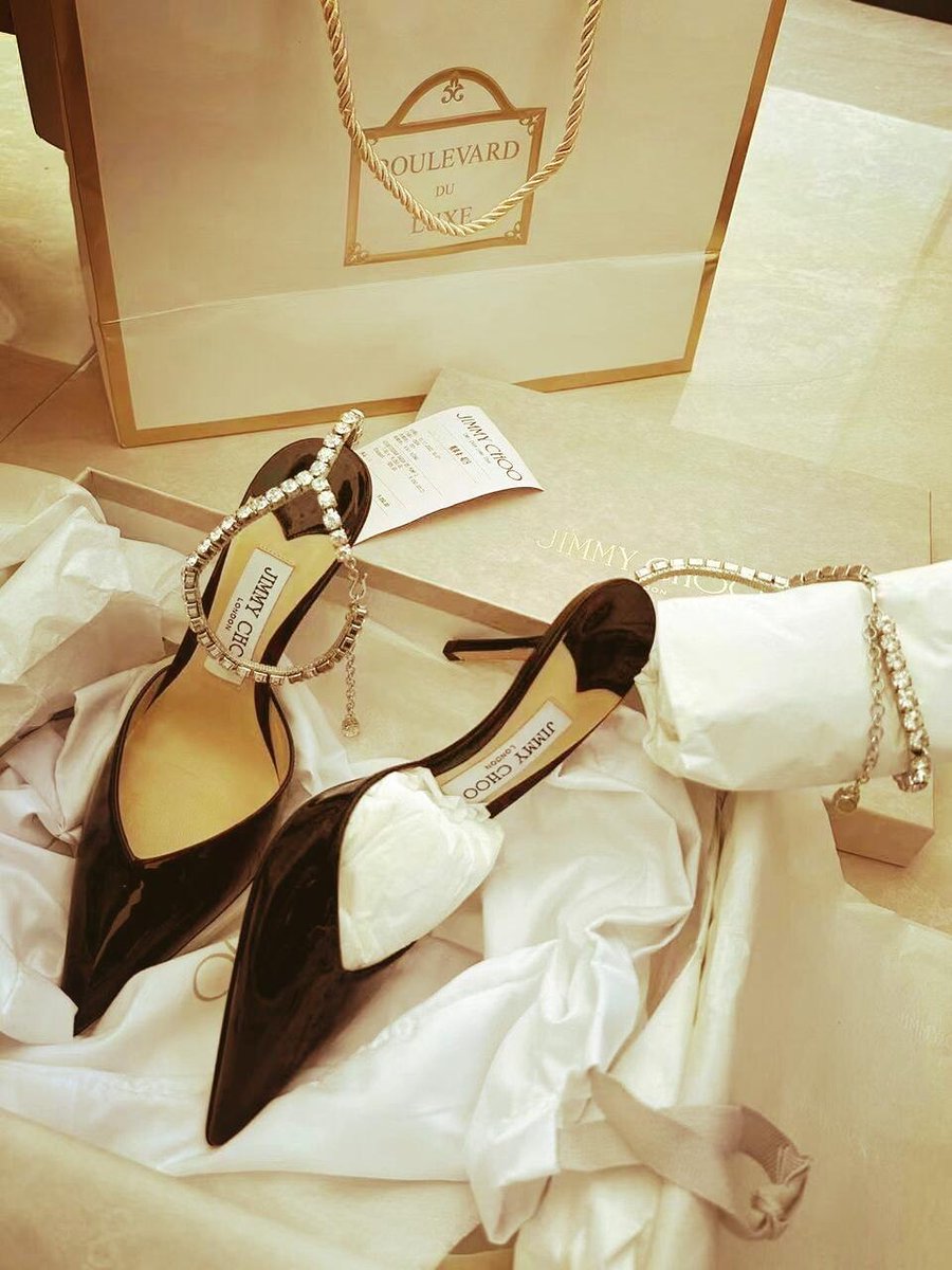hannah_9987's tweet photo. Retail therapy is the best therapy 🛍️✨ #ShoppingDay https://t.co/4uz9LrRVxx