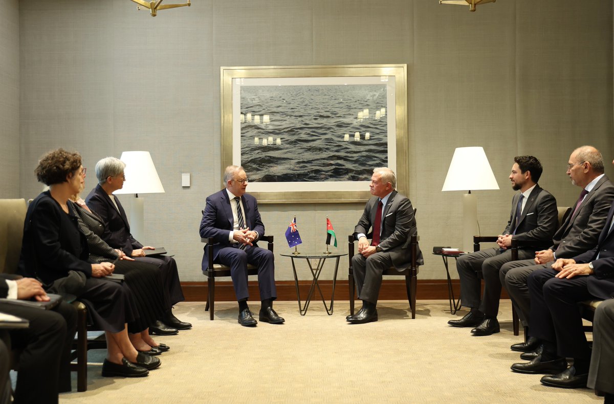 His Majesty King Abdullah II commends #Australia’s decision to recognise the State of #Palestine during a meeting with Australian Prime Minister Anthony Albanese in New York, accompanied by His Royal Highness Crown Prince Al Hussein
#Jordan