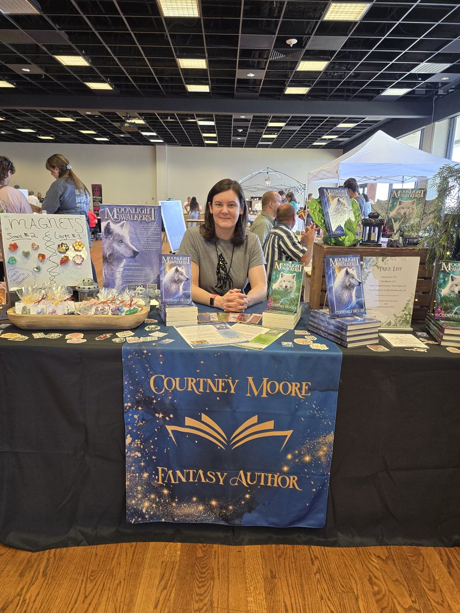 I had such a great time at the South Coast Book Fest! It was nice to meet other authors and readers! If you visited me, I hope you enjoy my books ❤️🫶
#booktok #bookevents #authorevents #books #fantasy