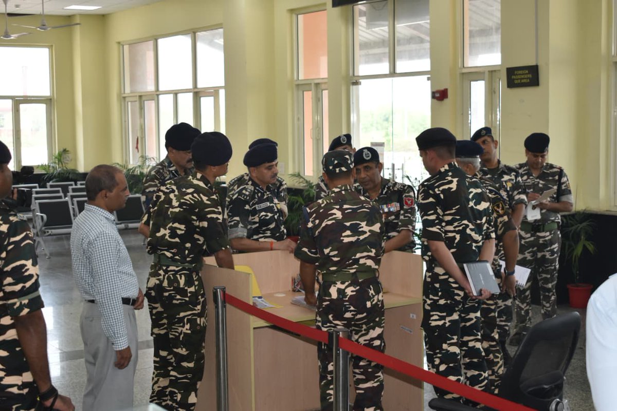 SSB_INDIA's tweet image. #DGSSBOnTour | Strengthening Coordination at the Border

During his visit to 42nd Bn under Frontier Hqrs, Lucknow (@SSBFTRLUCKNOW), Shri Sanjay Singhal, IPS, #DGSSB, visited #ICP Rupaidiha under the 42nd Bn, Bahraich-I (@42bnssb_INDIA), located along the Indo-Nepal Border (#INB).…