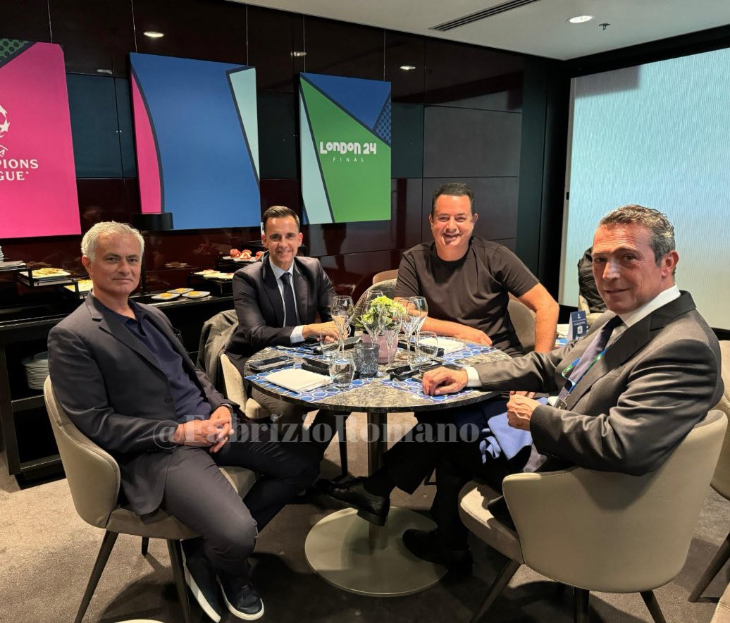 masanın hepsini siktir ettik HAHAHAHAHAHAHAHA