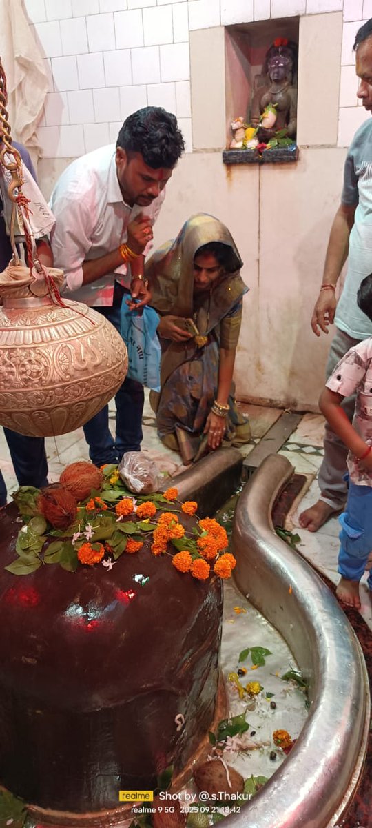 आज बांदकपुर में श्री जागेश्वरनाथ जी एवम् कुंडलपुर में श्री बड़े बाबा जी के दर्शन कर आशीर्वाद प्राप्त किया 
इसी तरह भक्तों पर आशीर्वाद बना रहे 🙏🙏