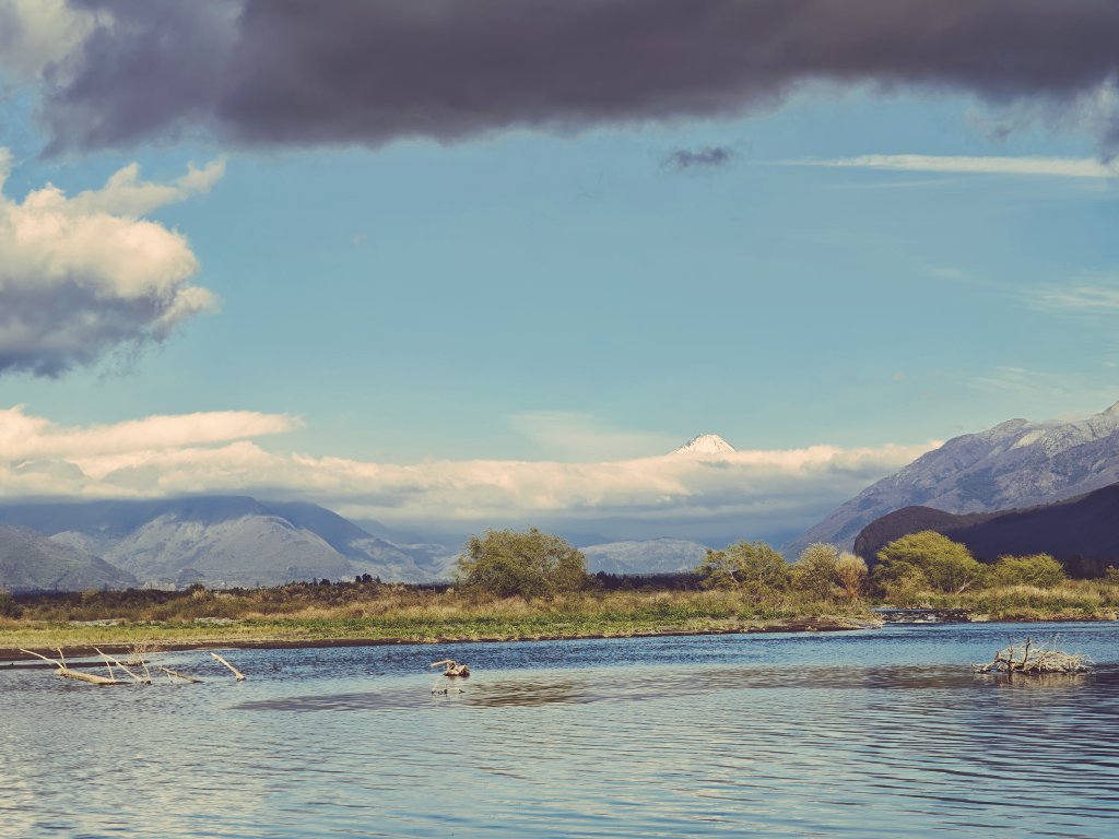 #VolcanAntuco

Ese volcán está octavo en probabilidad de erupción de Chile y no puede ser más lindo, aunque se le vea sólo el cráter.