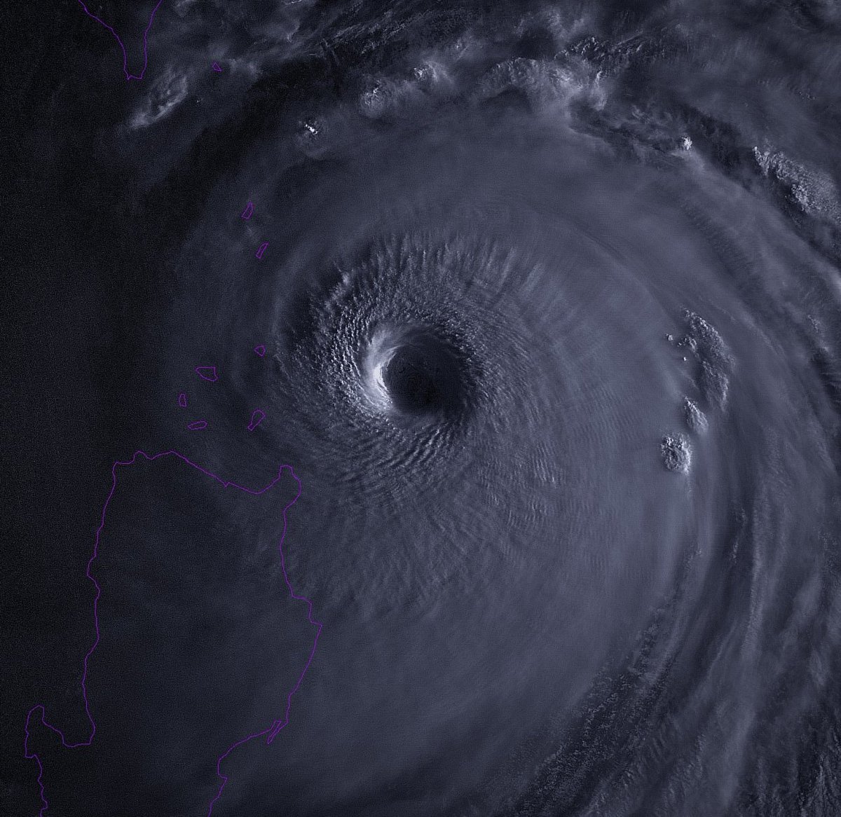 Very rarely do you see storms as visually perfect as #Ragasa.