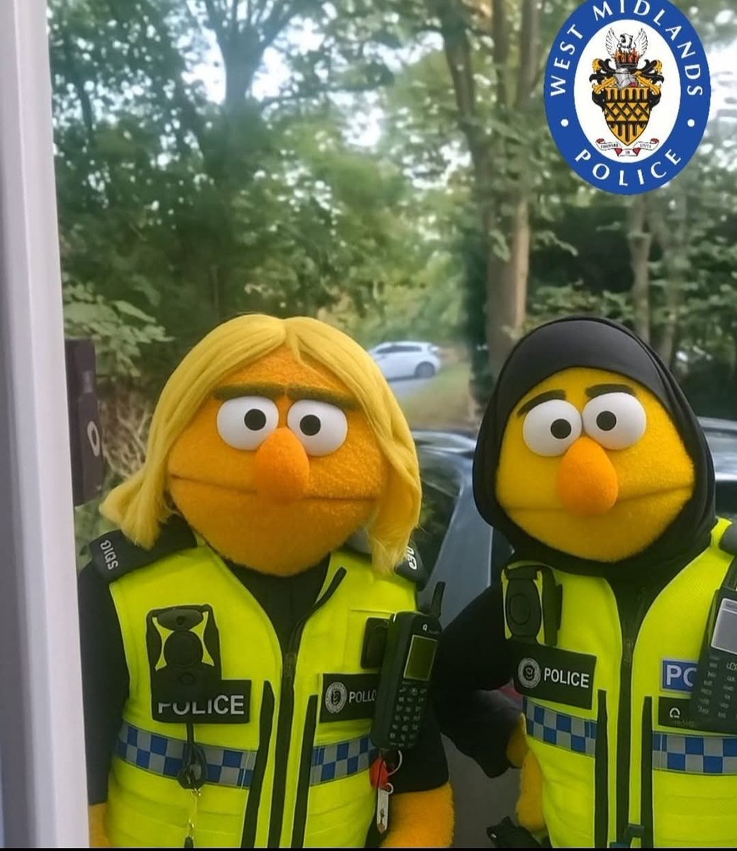ingham1986's tweet photo. We need to seize your child's phone over a social media post, we haven't got a warrant but we are coming into your house anyway"

What a bunch of Muppets ! 🤦‍♂️ https://t.co/14L4edQOU9
