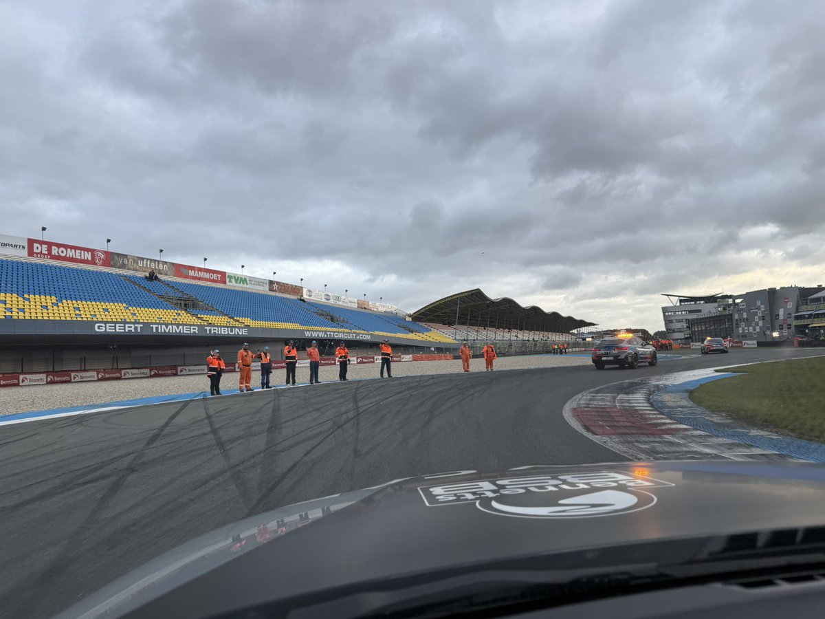 Laura Stevens tweet media