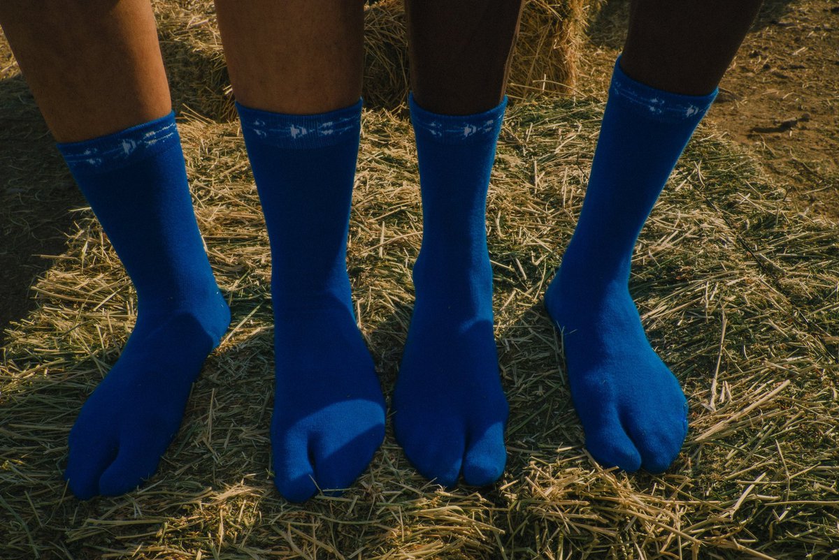 - العام أطلقوا كولكشن بالتعاون مع الفنانة البصرية بيان ياسين بمناسبة عام الأبل ، الكتابة اللي على الكاب 😍