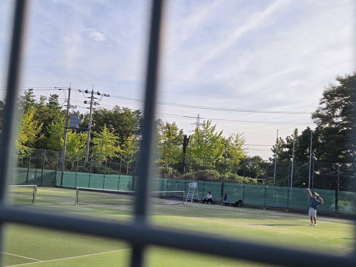 jan_kanazawa's tweet photo. 本日2025/09/22(月)
休み明けの週初め……朝テニ🎾
私の子ども世代の3人と朝の6時から私は仕事前まで60分🎾軽く身体を慣らしてからダブルスの組み換え戦を3戦🎾1人づつ一通りペアを組んで私は職場へ🚗³₃私は強い球は打たないコントロール重視🎾負けないテニスを展開(*^^*)
#硬式テニス #金沢市 https://t.co/hwrAyoVydF