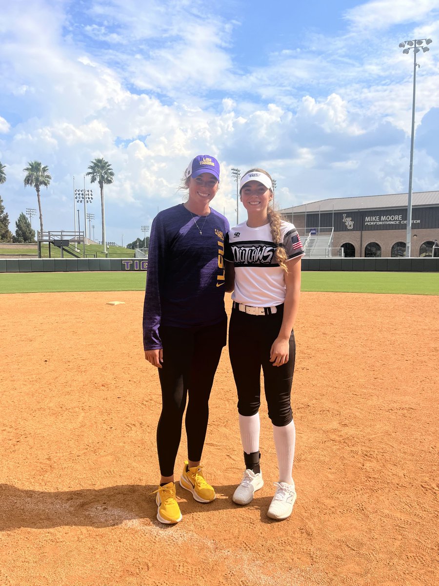 AedreAult's tweet photo. Amazing weekend at @LSUsoftball Experience Camp ๐
. Thank you @LSUsoftballcamp coaches! @BethTorina @CoachNealPT @Tpleasants17 @LSU_SandraMoton @zjermain_15 @lsu_dailynews @LSU https://t.co/Lngl6h6PYJ