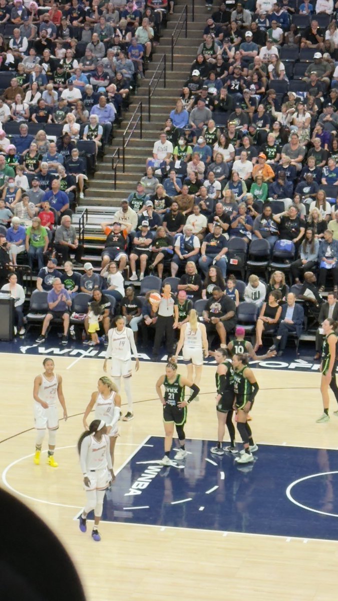 Oh ⁦<a href="/TheJeffBissoy/">Jeff</a>⁩ from ⁦<a href="/CarletonCollege/">Carleton College</a>⁩.  This ⁦<a href="/minnesotalynx/">Minnesota Lynx</a>⁩ game has us on edge. Send us good vibes