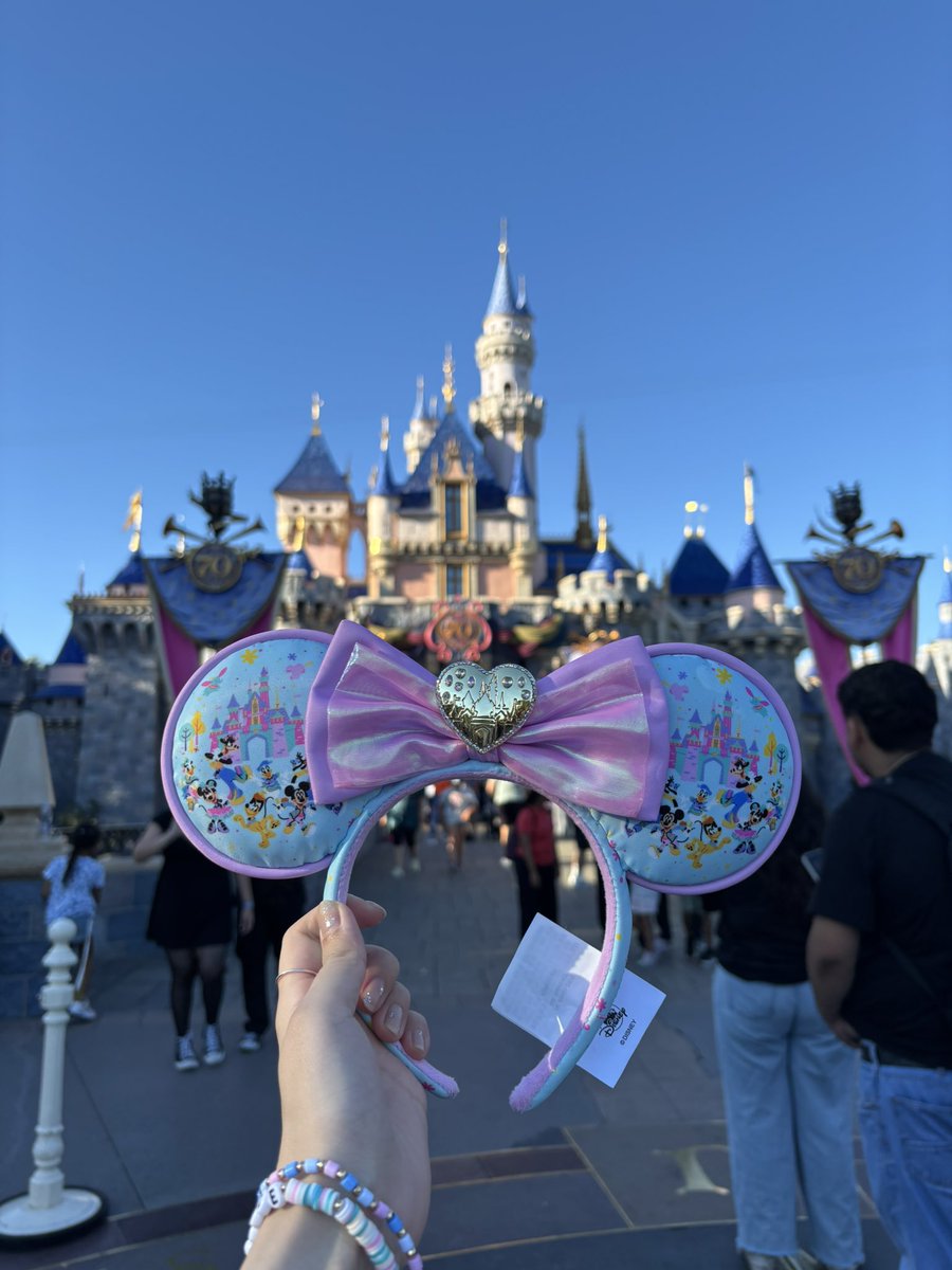 __sadisney's tweet photo. ディズニーランド70周年おめでとうしてきた！The Happiest Place on Earth！
#カリフォルニアディズニー  #アナハイム https://t.co/wKUu4CuAzh