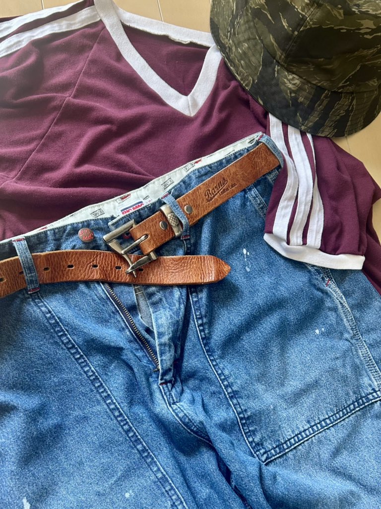 rk0423e30's tweet image. よく見たら昔買ったパンツにもペンキついてるのが多いわw

まだまだ暑い💦

#オレカジ
#danner