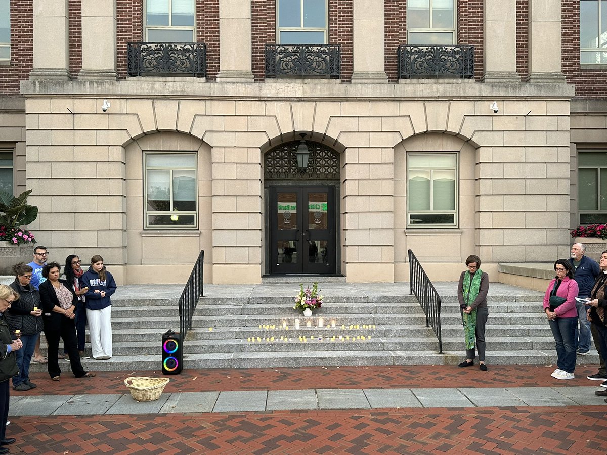 We’re at the vigil outside Nashua City Hall honoring Robert DeCesare, 59, dead after the Shooting at Sky Meadow Country Club Saturday night.

Read our full story here, and follow more #breakingnews on WMUR: wmur.com/article/countr…