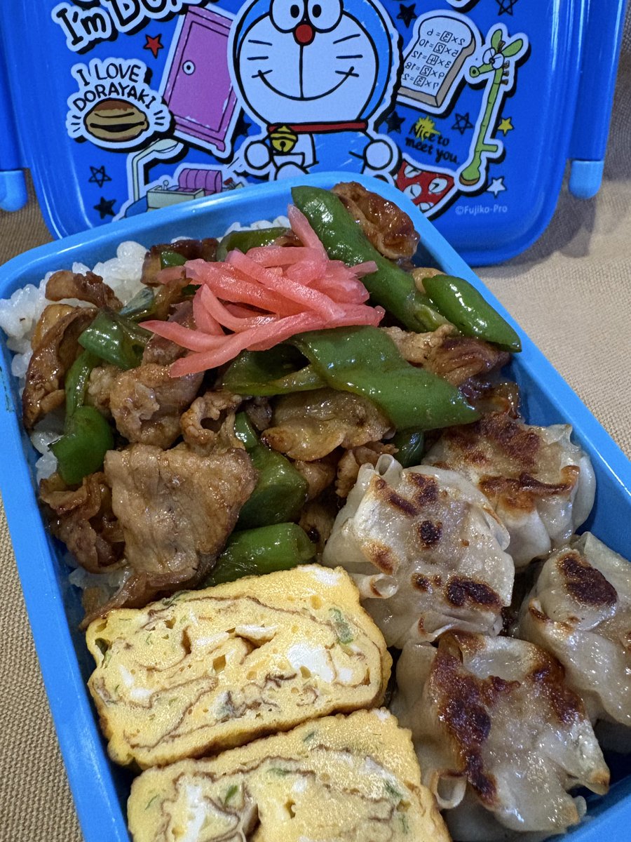 今日から後期スタートなので
ひっさしぶりの息子弁当

え？
教科書代？
え？
30,000円？
はぁーーーー？？？！！！
当日の朝に言うことぢゃねぇだろぉよぉ