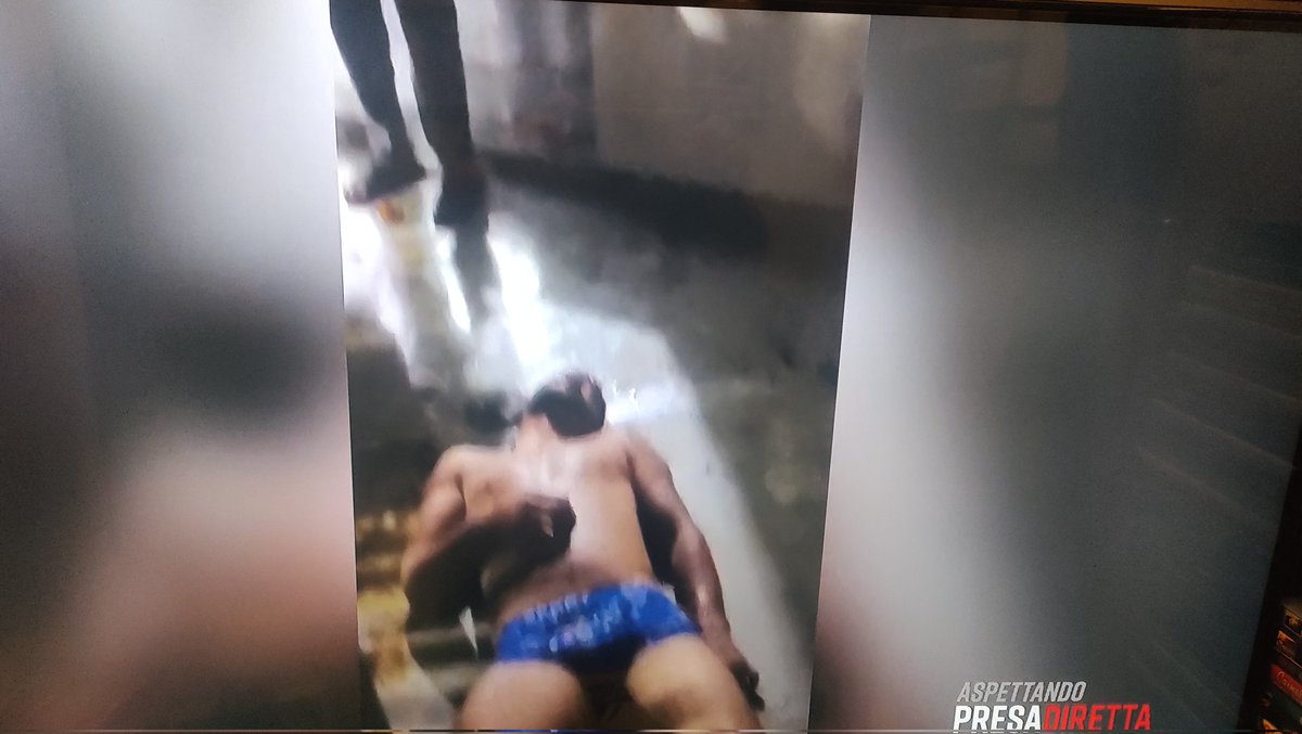 unoenessunoe's tweet photo. Immagini dal #cpr di #Gradisca: luoghi di estrema sofferenza dove i #migranti vengono reclusi senza contatti con l'esterno e i diritti civili sembrano tenuti fuori. Cosa ha scatenato le manganellate? #presadiretta https://t.co/vqtUMsAQ72