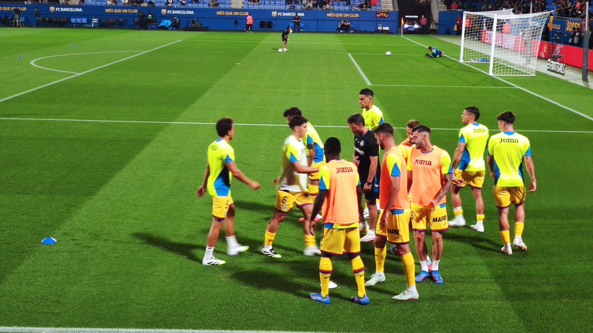 Todo listo en el Johan Cruyff por parte de nuestros gatos para el partido de hoy. 
Ni el diluvio los ha parado! ⛈️
#VamosGeta #GetafeSon4Gatos