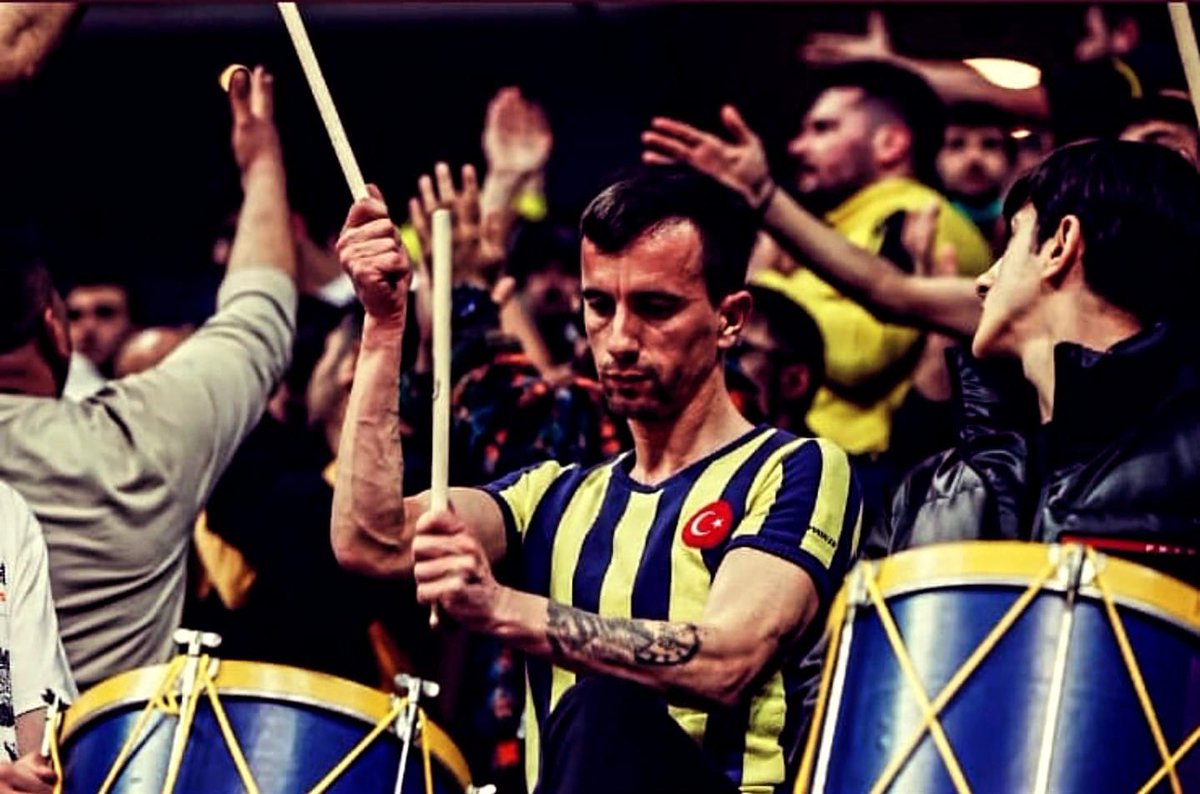 O zaman git konuş onlara,
Kahraman Heybetli emaneti olan Maraton Üst H bloğa davulunu almaya geliyormuş de … 

<a href="/KHeybetli/">Kahraman Heybetli</a> 🔥