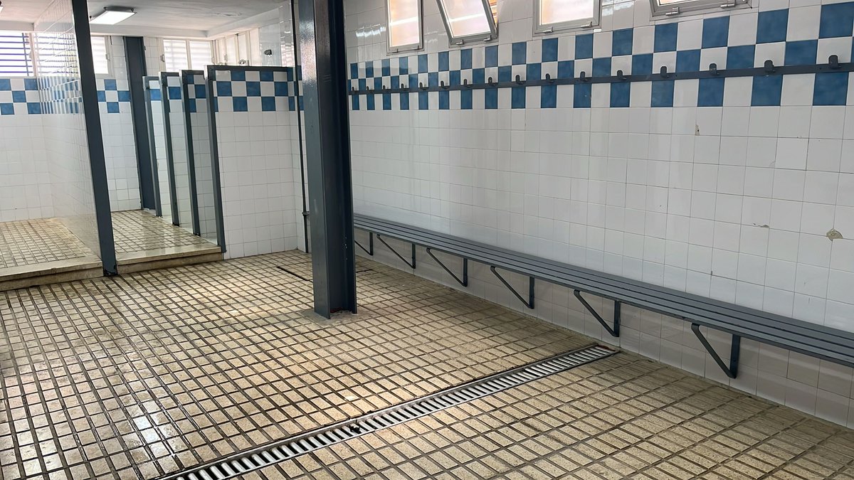 Primer partido de la 2025/26, objetivo conseguido. 

+3 y a seguir trabajando y enfocado en el siguiente.
Respeto al Vestuario, es nuestra casa durante muchos meses⚪🔴⚪🔴 ⛏️🪏⚽💪🏼🧠
<a href="/cdutreraoficial/">C.D.Utrera </a> <a href="/UTRERACD/">C.D. Utrera</a>