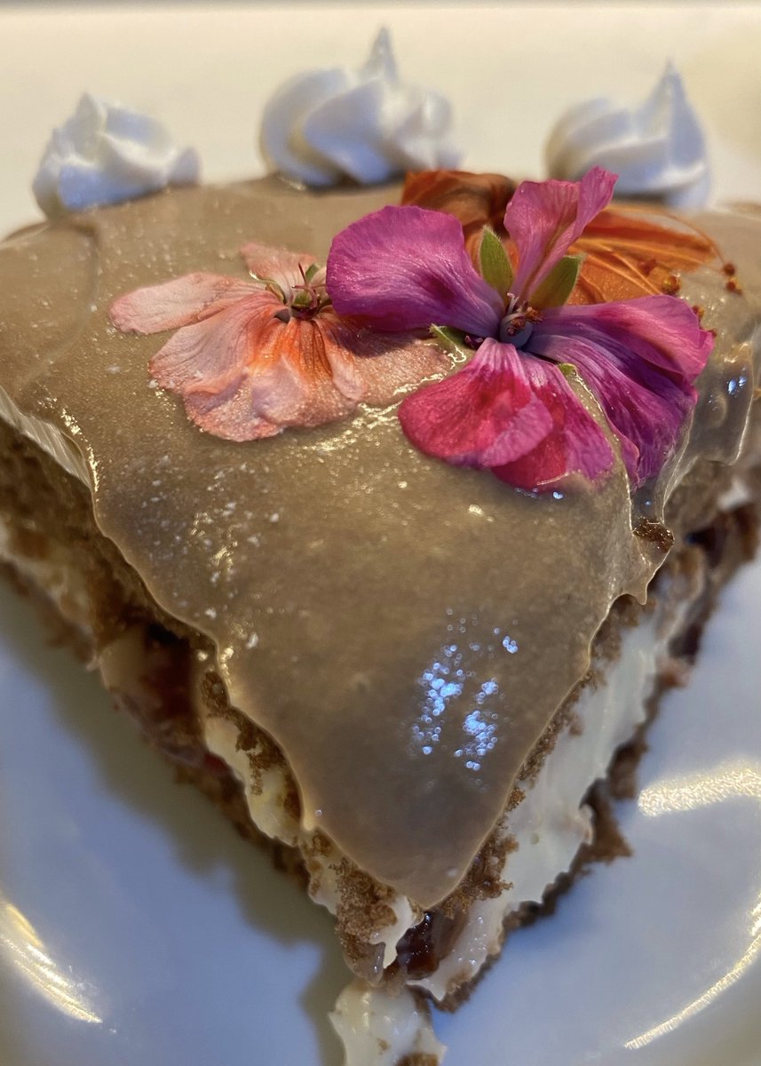 bu eylem benim için
zihnimin tüm odalarını derleyip toplamak demek..
iç muhasebenin dibini sıyırmak demek..✨💝🌺