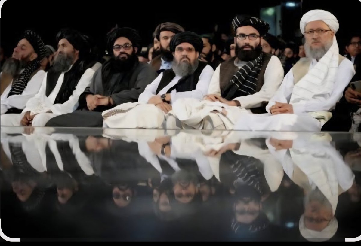 الرئيس الأمريكي هدد أفغانستان بأنها إذا لم تتنازل  له عن قاعدة باغرام العسكرية فإن أمورا سيئة ستحدث.
أنصح قادة أفغانستان بأن يأخذوا حذرهم، لأني أتوقع أن تغدر أمريكا بهم وأن تستهدف الصف القيادي الأول عندما تجد فرصة ذلك.
من الواضح أن الاستراتيجية الأمريكية الصهيونية هي إفراغ