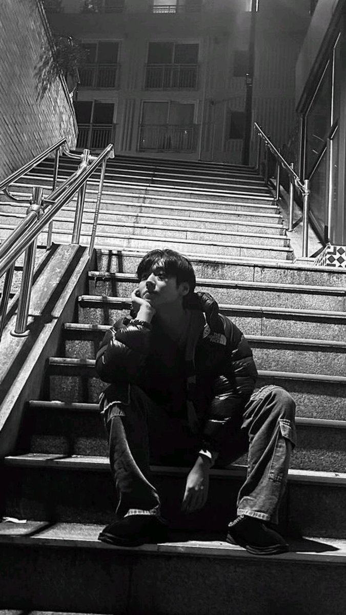 suhofunkeiro's tweet image. NEVERTHELESS - #shseau 

Suho conhecido por sua fama de “cafajeste” e nunca se apegar a ninguém, se envolve com o Sieun.

Onde depois de passar por um término doloroso, Sieun se envolve com o maior cafajeste da universidade no qual ele se apega rapidamente.

E o que prevalecerá?