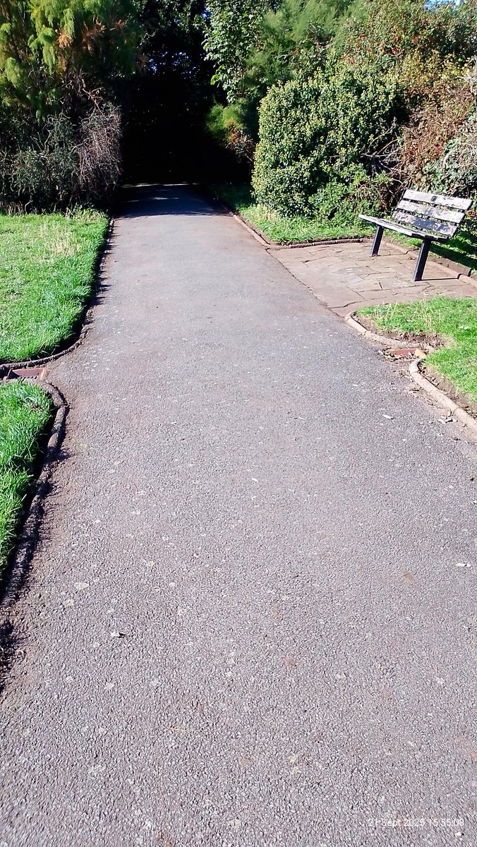 Thanks to the volunteers who came along to help at this afternoon's session. We finally finished the last bit of path edging in Adelaide Garden - we have done every path in the garden now!